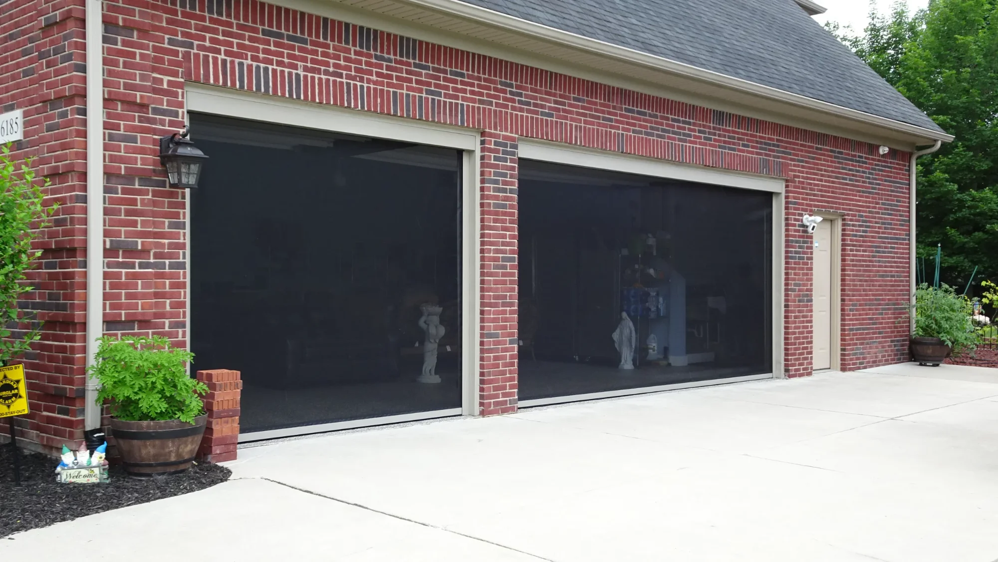 Double garage screen